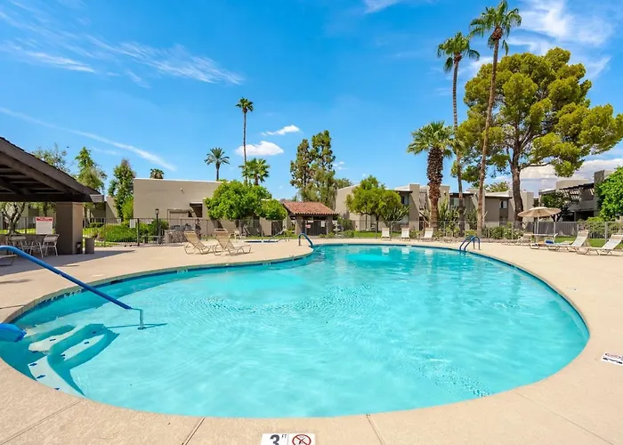 Desert Paradise In Arcadia ~ Pool, Hot Tub, Views! Apartment Phoenix
